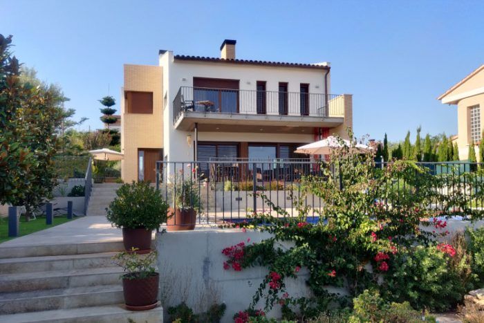 Entropia Arquitectura · Habitatge unifamiliar en desnivell a Calafell