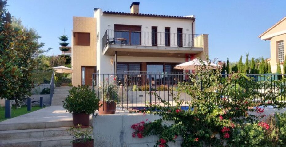 Entropia Arquitectura · Habitatge unifamiliar en desnivell a Calafell